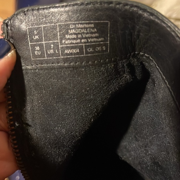 DR Martens, The original, Magdalena, Black Leather, Chelsea Ankle Boot. - Picture 6 of 11